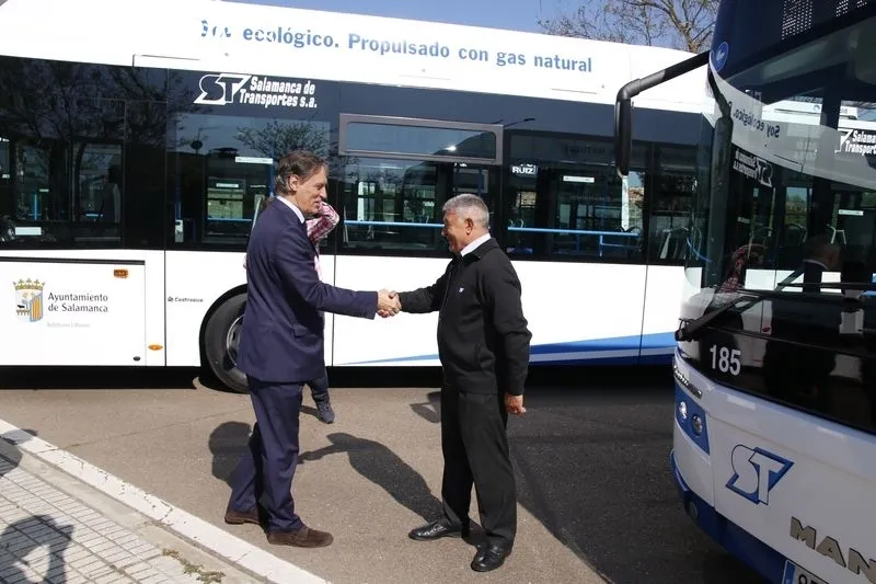 Presentación de cinco nuevos autobuses urbanos en Salamanca. Foto de David Sañudo