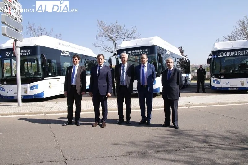Presentación de cinco nuevos autobuses urbanos en Salamanca. Foto de David Sañudo