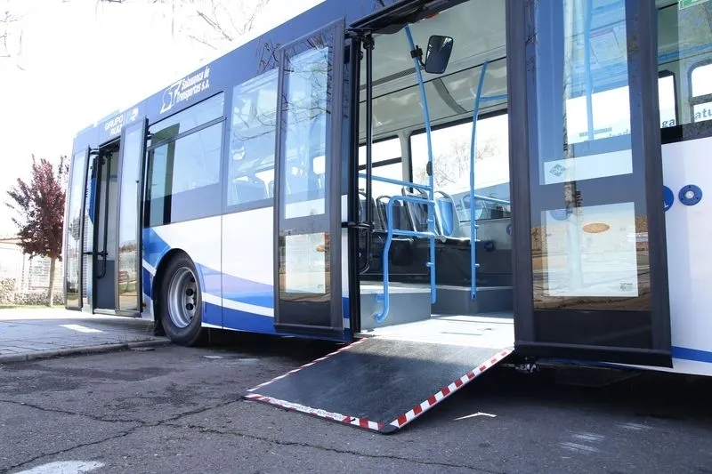 Presentación de cinco nuevos autobuses urbanos en Salamanca. Foto de David Sañudo