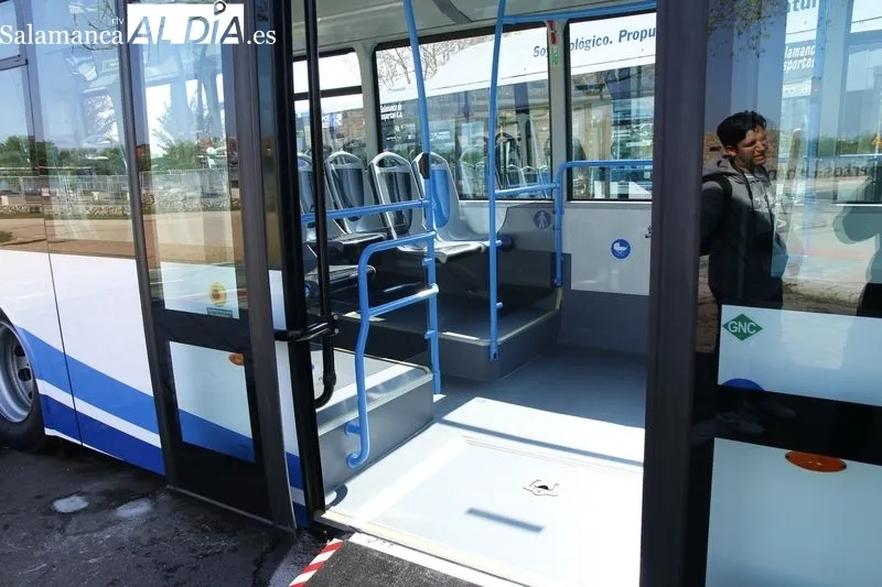 Presentación de cinco nuevos autobuses urbanos en Salamanca. Foto de David Sañudo