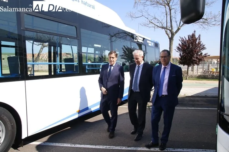 Presentación de cinco nuevos autobuses urbanos en Salamanca. Foto de David Sañudo