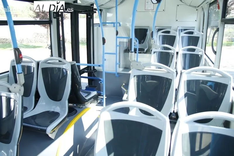 Presentación de cinco nuevos autobuses urbanos en Salamanca. Foto de David Sañudo