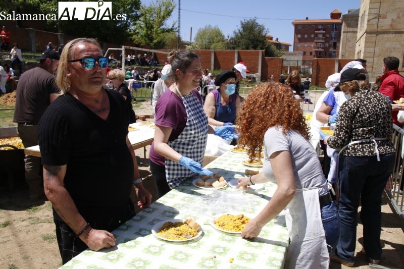 Foto 4 - El barrio de San José celebra la fiesta de su patrón con una soleada paella