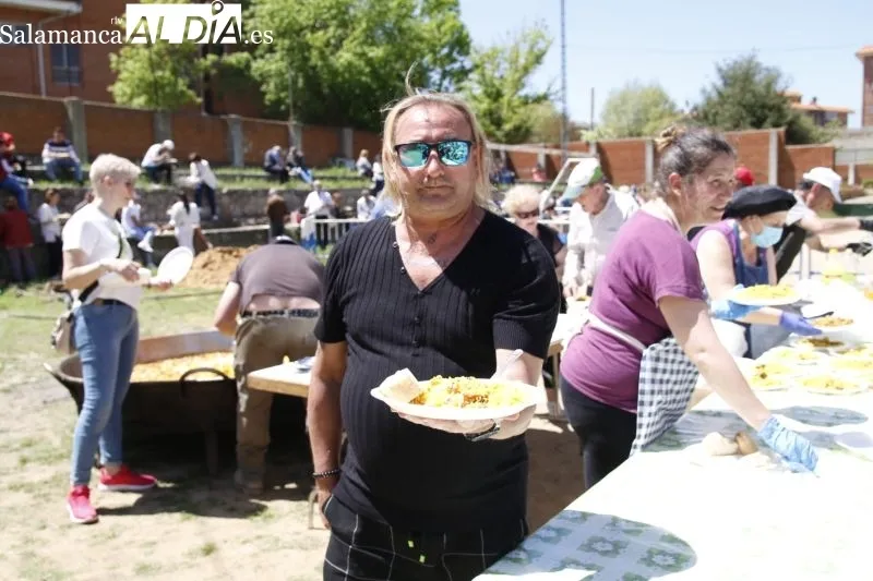 Foto 2 - El barrio de San Jos&eacute; celebra la fiesta de su patr&oacute;n con una soleada paella