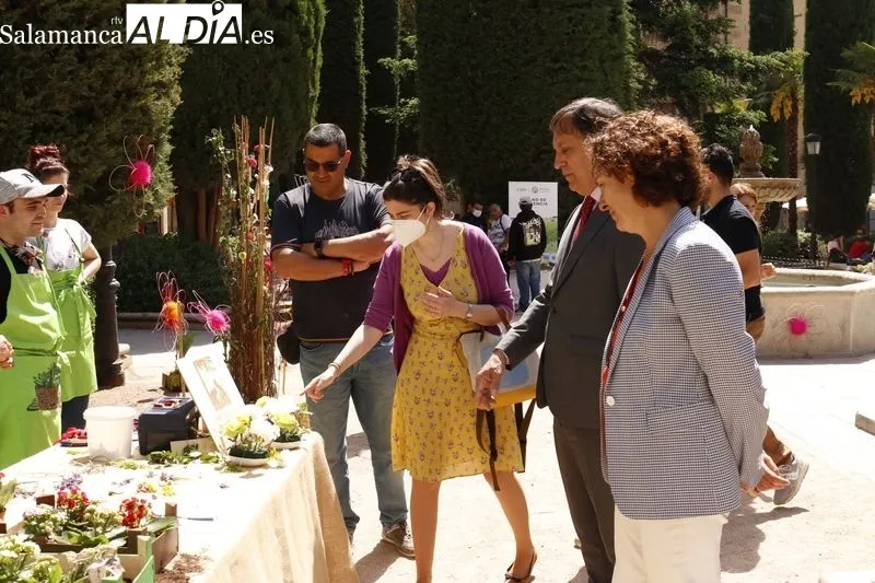 La Plaza de la Libertad acoge este jueves y el viernes la primera edición del ‘Mercado de Flores’