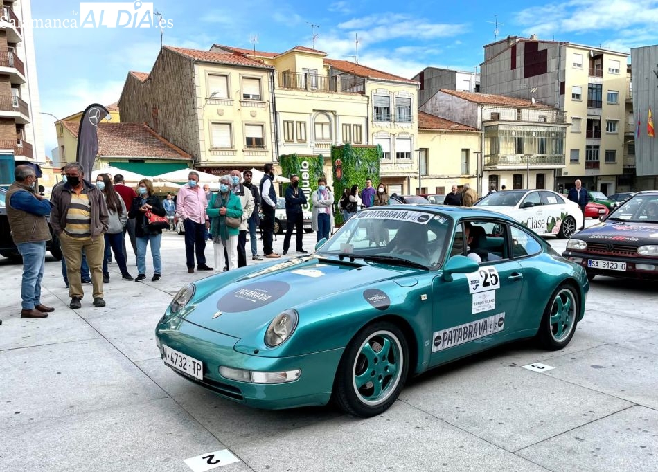 Un Porsche clásico en la última edición del Rally Entresierras Histórico en Guijuelo - Archivo/KR