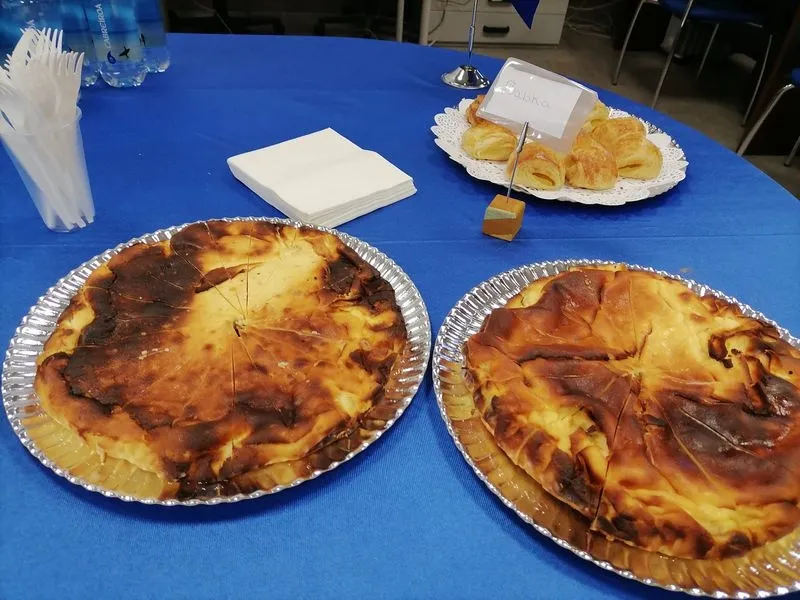 Desayuno con motivo de las actividades de la Semana de Europa, en la biblioteca Francisco de Vitoria de la Universidad de Salamanca