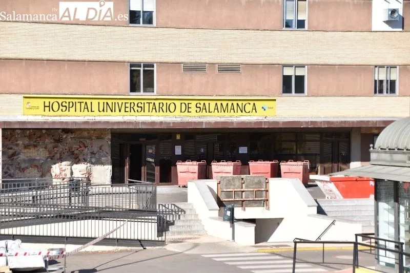 Aspecto del antiguo Clínico con motivo de la retirada de materiales del interior, previa a la próxima demolición. Foto de Vanesa Martins