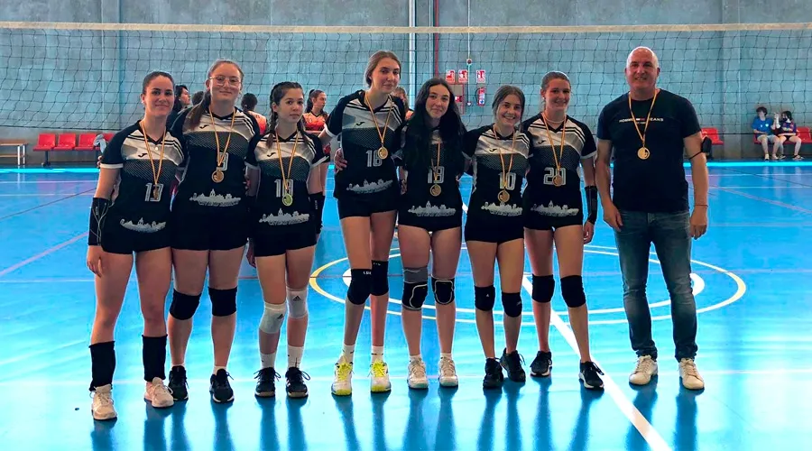 Foto 3 - El Voleibol femenino mirobrigense contin&uacute;a con su cosecha de excelentes resultados a nivel provincial