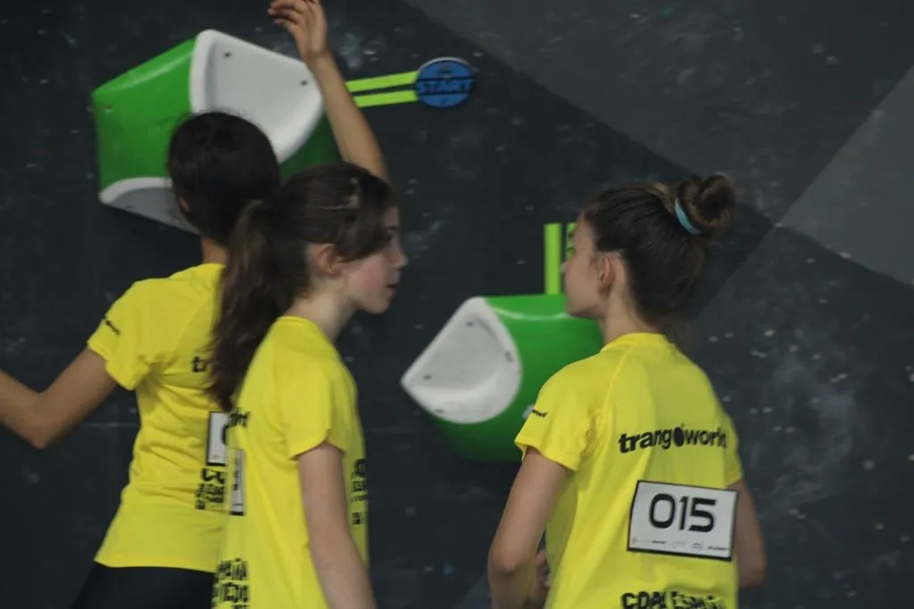 Las dos integrantes del club Salandar obtenían buenos resultados en las pruebas de marcha nordica y la copa de España de escalada en bloque