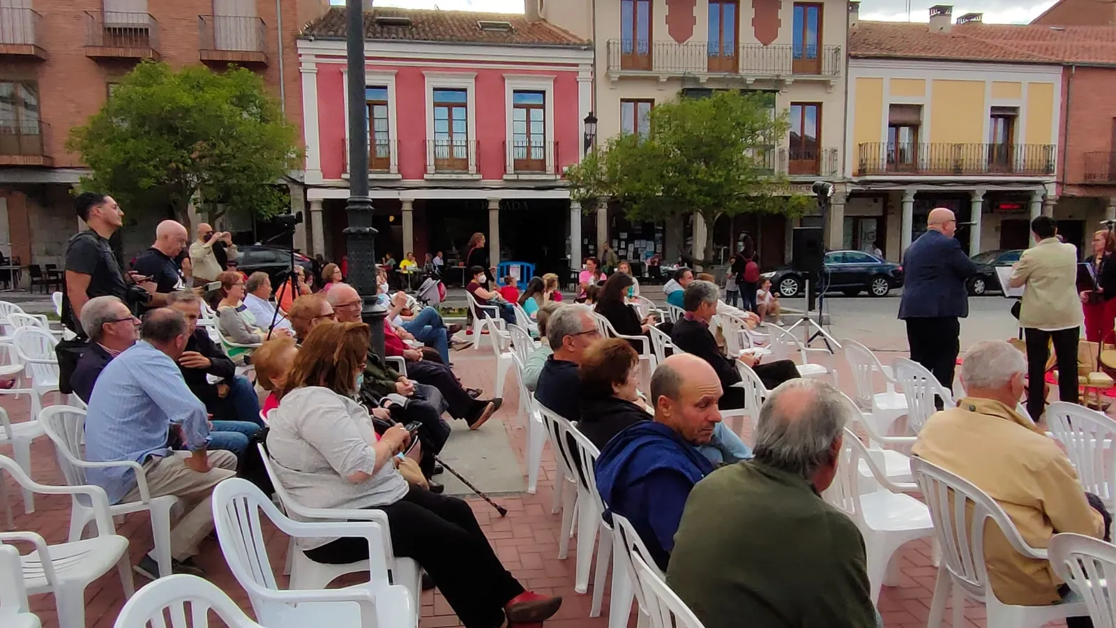 La plaza de España de Peñaranda acogía los conciertos fin de curso de los talleres de Canto y Percusiòn 