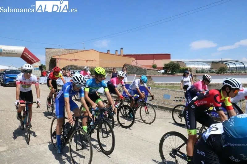 Foto 9 - M&aacute;s de un centenar de corredores toman la salida en Sard&oacute;n de los Frailes en la Challenge Global de Ciclismo en Ruta Junior