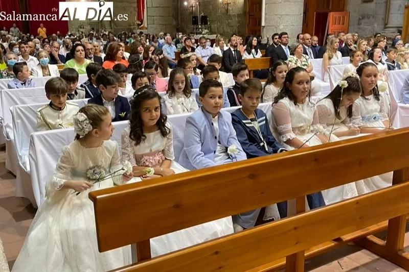 Cientos de personas participaban en la procesión del Corpus 