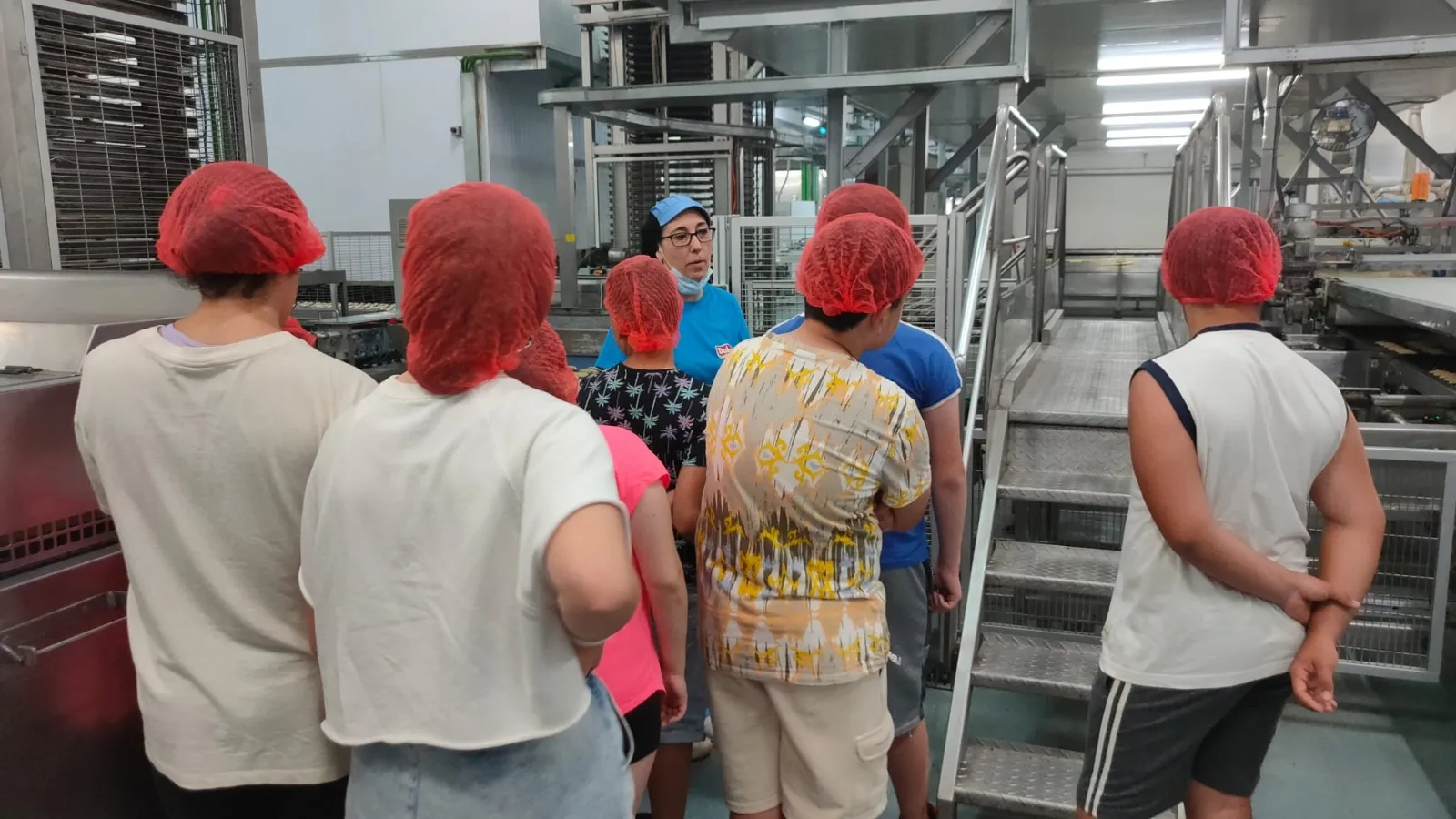 Los alumnos del programa de promoción en el éxito escolar han realizado una visita a Dulca 