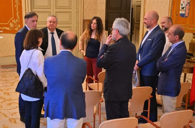 Presentación en el Ayuntamiento de la interpretación de Carmina Burana, que tendrá lugar en la Plaza Mayor, en su versión instrumentada