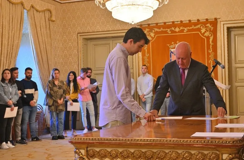 Entrega, en el Ayuntamiento, de las becas del Curso de Formación a la Carta Marketing 360 y Data 4.0
