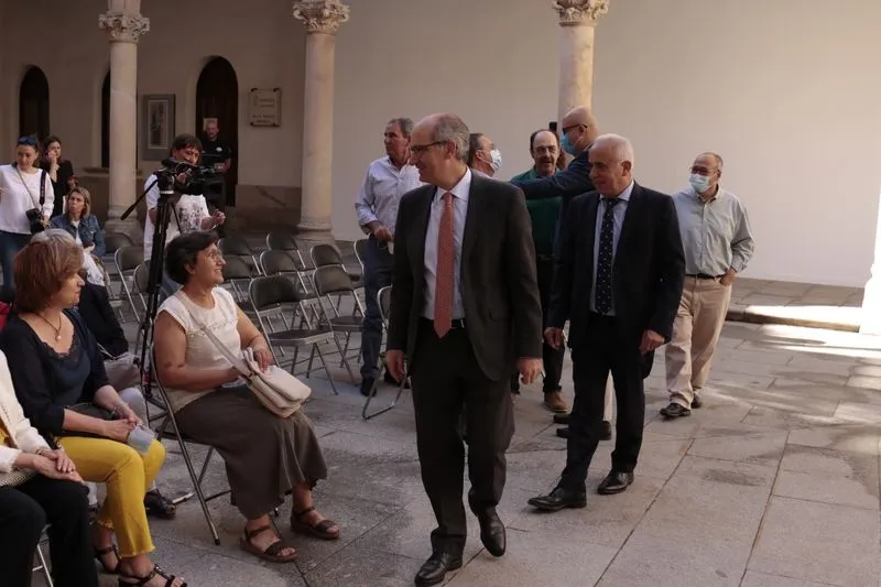 Foto 6 - Reconocimiento a los trabajadores de la Diputaci&oacute;n por su jubilaci&oacute;n