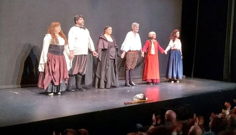 Interpretes de la obra  'Pollos, tórtolas y perniles. Almuerzo en la casa de la Celestina', en el Teatro Liceo