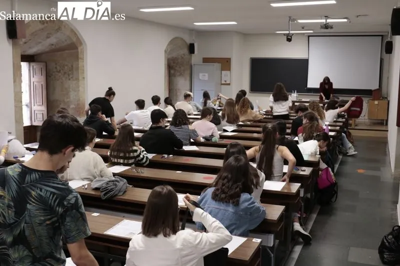 Primer examen de la EBAU en la Facultad de Filología de la Universidad de Salamanca (Palacio de Anaya). Foto de David Sañudo