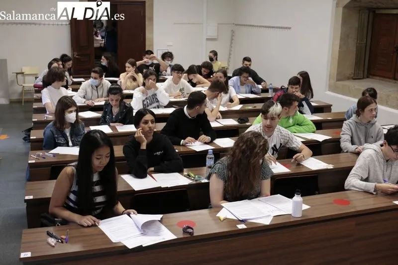 Primer examen de la EBAU en la Facultad de Filología de la Universidad de Salamanca (Palacio de Anaya). Foto de David Sañudo