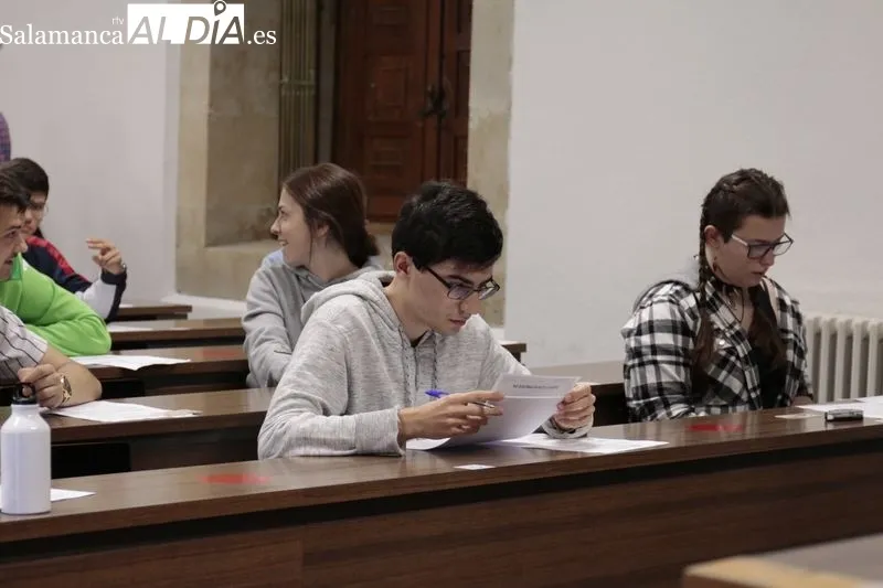 Primer examen de la EBAU en la Facultad de Filología de la Universidad de Salamanca (Palacio de Anaya). Foto de David Sañudo