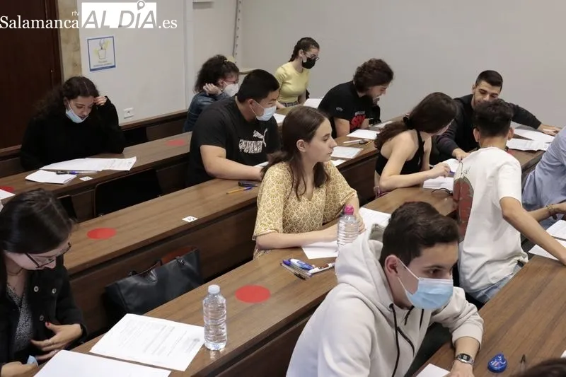 Primer examen de la EBAU en la Facultad de Filología de la Universidad de Salamanca (Palacio de Anaya). Foto de David Sañudo