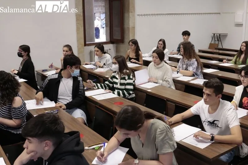 Primer examen de la EBAU en la Facultad de Filología de la Universidad de Salamanca (Palacio de Anaya). Foto de David Sañudo