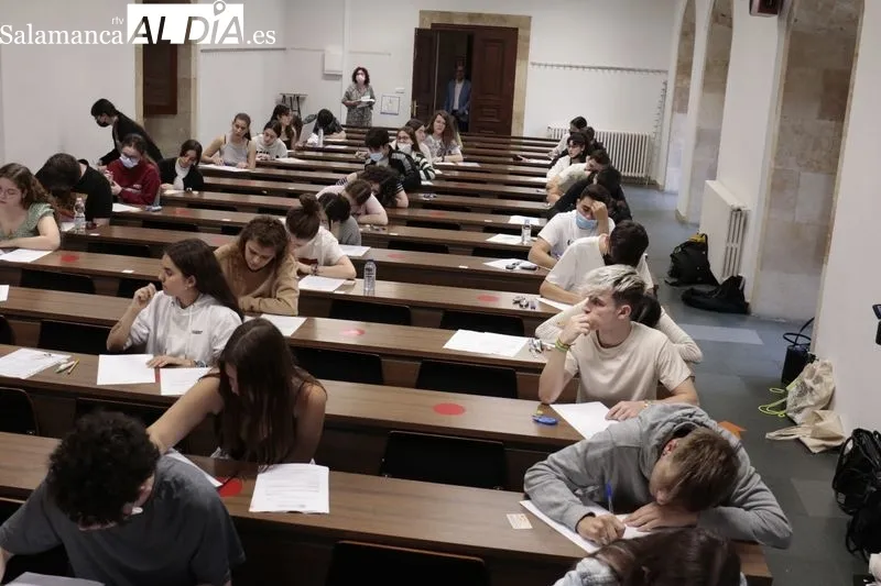 Primer examen de la EBAU en la Facultad de Filología de la Universidad de Salamanca (Palacio de Anaya). Foto de David Sañudo
