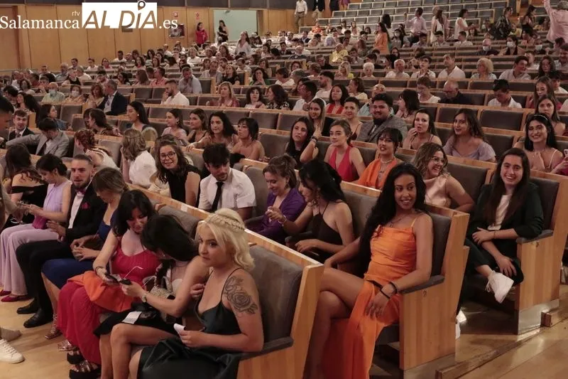 Imágenes del acto de graduación de los alumnos de Educación de la USAL