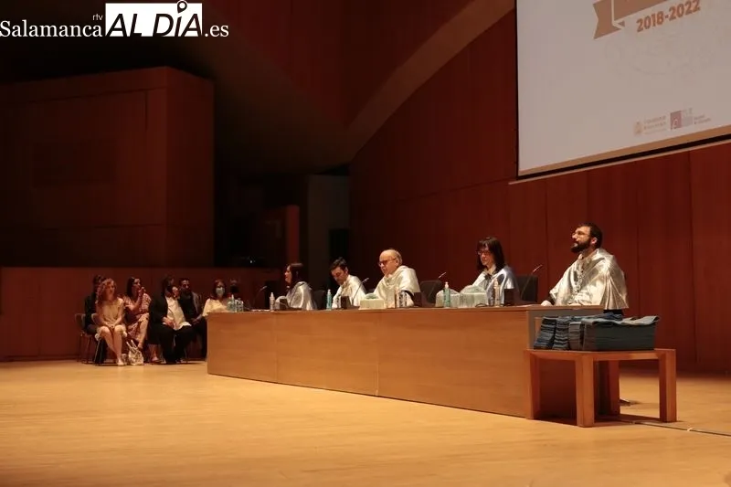 Imágenes del acto de graduación de los alumnos de Educación de la USAL