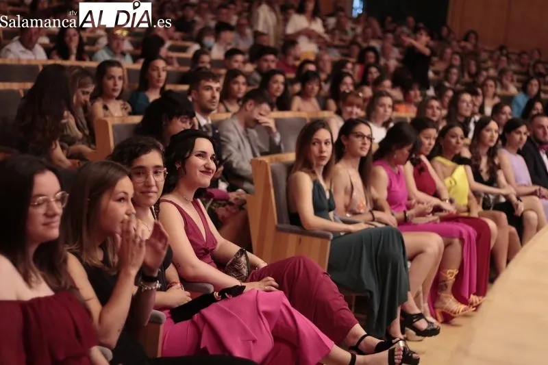 Imágenes del acto de graduación de los alumnos de Educación de la USAL