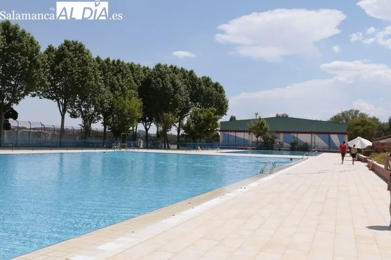 Imágenes de las piscinas municipales de Tejares esta mañana