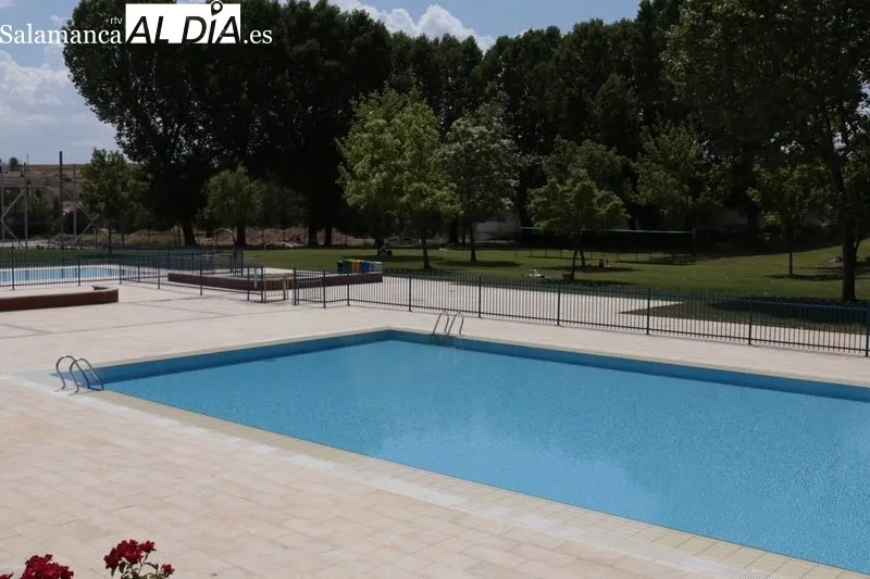 Imágenes de las piscinas municipales de Tejares esta mañana