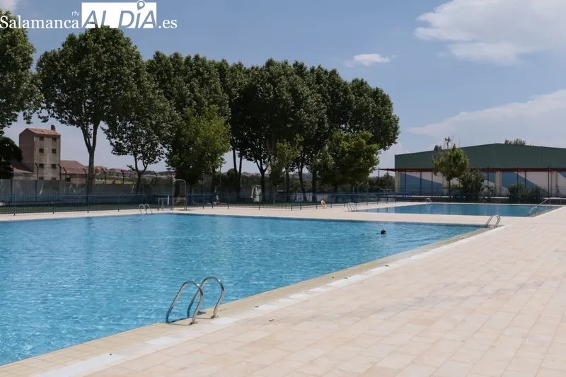 Imágenes de las piscinas municipales de Tejares esta mañana