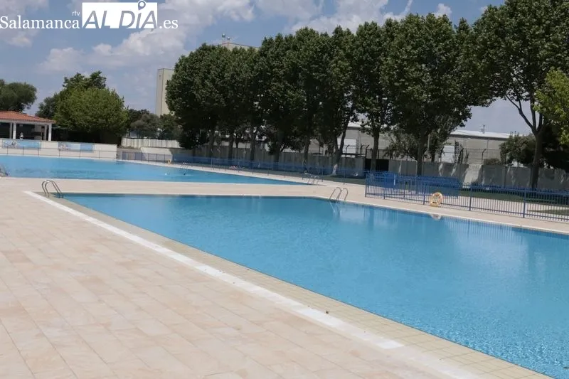 Imágenes de las piscinas municipales de Tejares esta mañana
