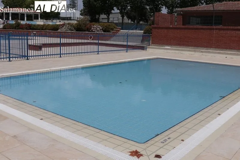 Imágenes de las piscinas municipales de Tejares esta mañana