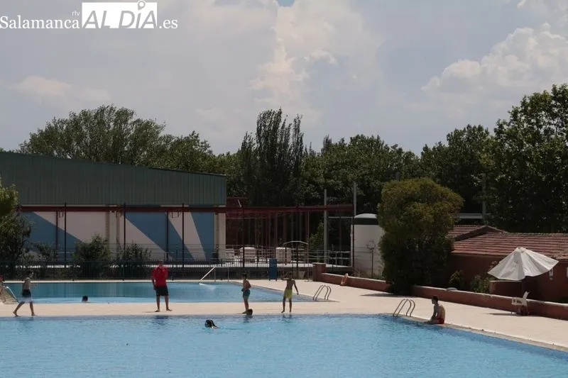 Imágenes de las piscinas municipales de Tejares esta mañana