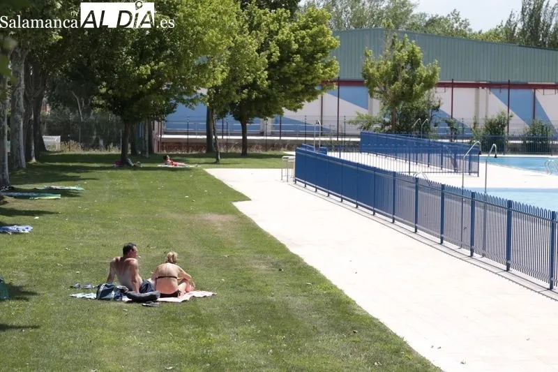 Imágenes de las piscinas municipales de Tejares esta mañana
