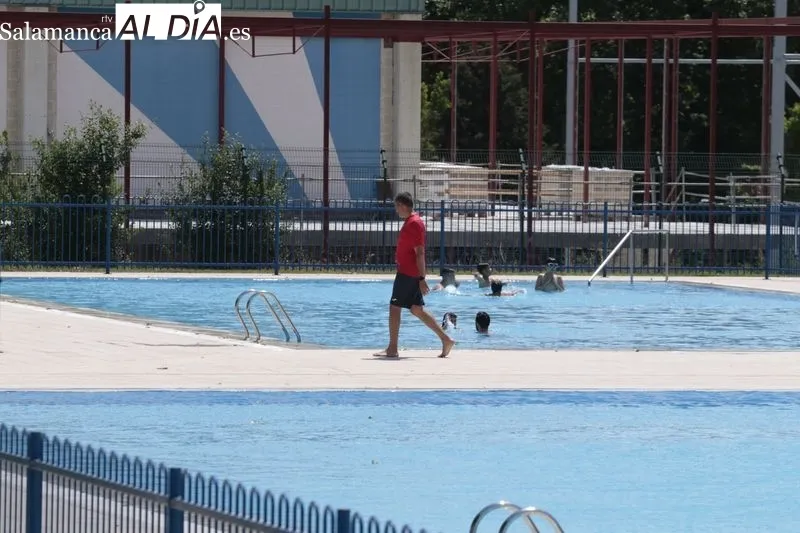 Imágenes de las piscinas municipales de Tejares esta mañana