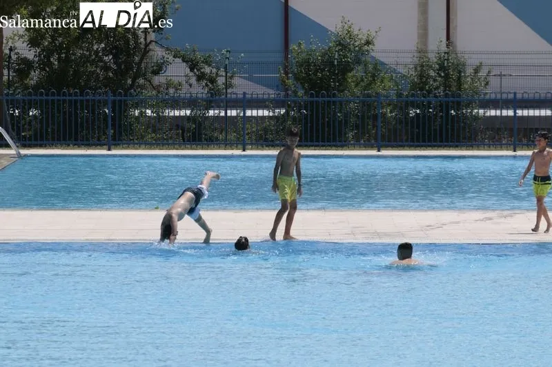 Imágenes de las piscinas municipales de Tejares esta mañana