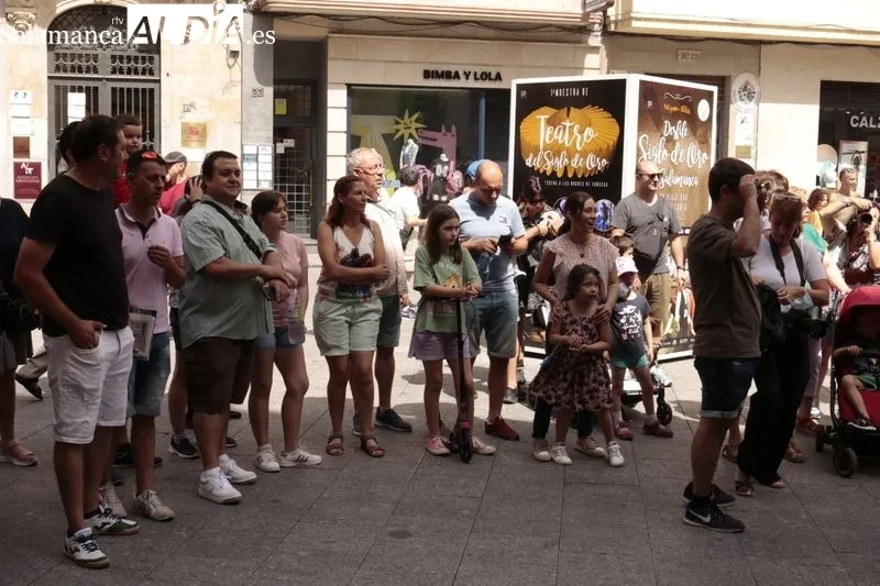 Pasacalles de charangas y cabezudos
