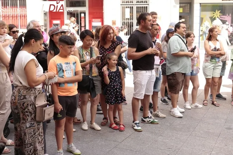 Pasacalles de charangas y cabezudos
