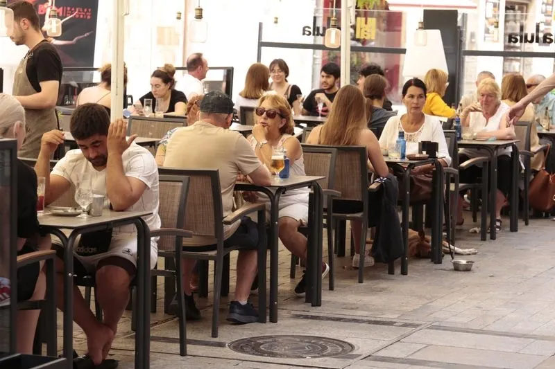 Foto 7 - Los salmantinos intentan 'sobrevivir' al sofocante calor