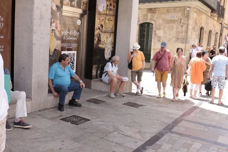 Foto 6 - Los salmantinos intentan 'sobrevivir' al sofocante calor