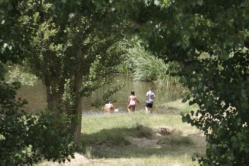 Foto 3 - Los salmantinos intentan 'sobrevivir' al sofocante calor