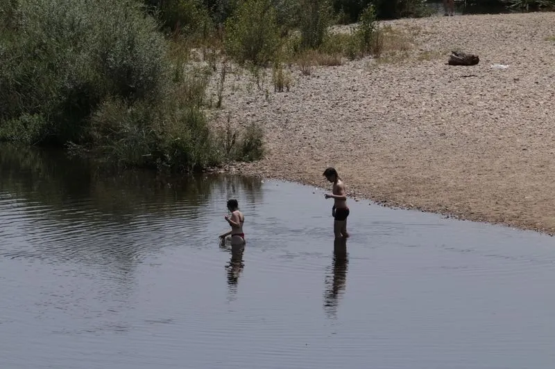 Foto 2 - Los salmantinos intentan 'sobrevivir' al sofocante calor