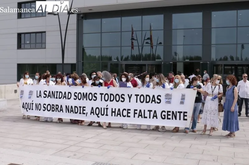  Concentración de la Junta de Personal del área de Salud de Salamanca, a la puerta del Hospital Universitario. Foto de David Sañudo