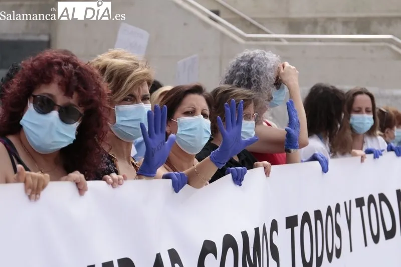  Concentración de la Junta de Personal del área de Salud de Salamanca, a la puerta del Hospital Universitario. Foto de David Sañudo