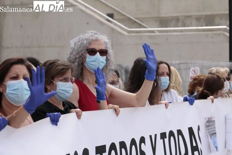  Concentración de la Junta de Personal del área de Salud de Salamanca, a la puerta del Hospital Universitario. Foto de David Sañudo