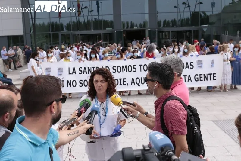  Concentración de la Junta de Personal del área de Salud de Salamanca, a la puerta del Hospital Universitario. Foto de David Sañudo